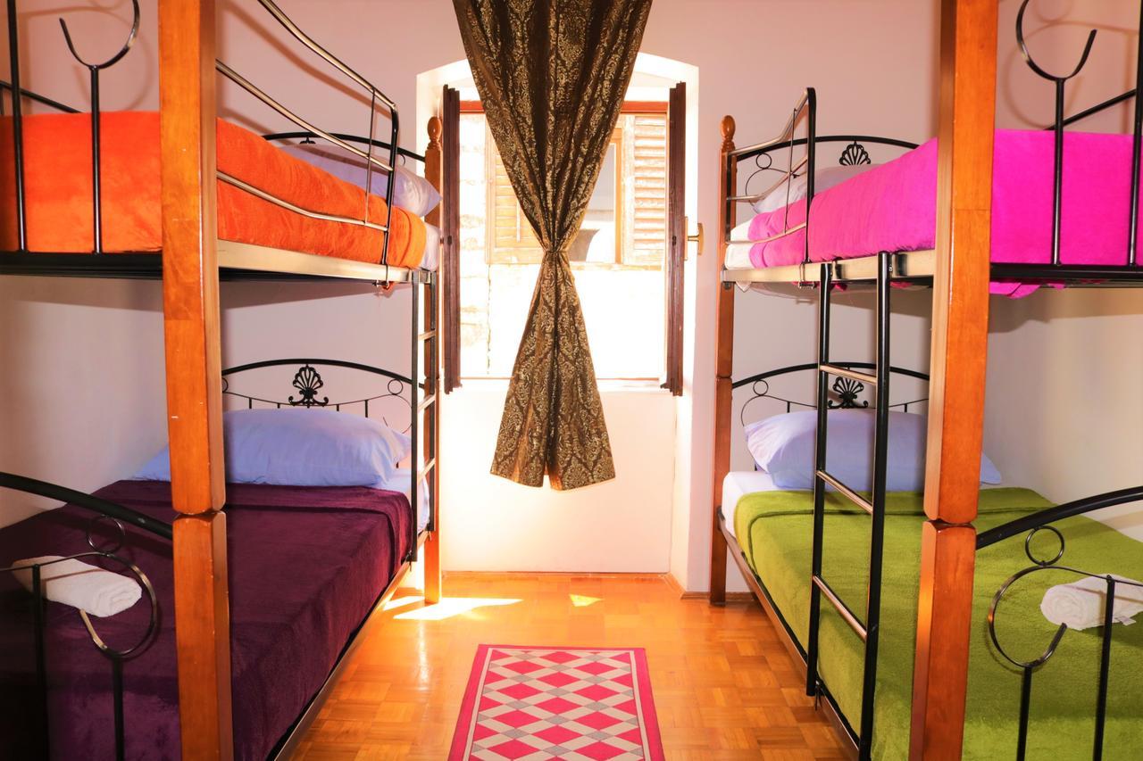 Hostel Alma 2 Porec Exterior photo
